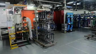 走進(jìn)工廠(chǎng) 與工業(yè)機(jī)器人的正面接觸